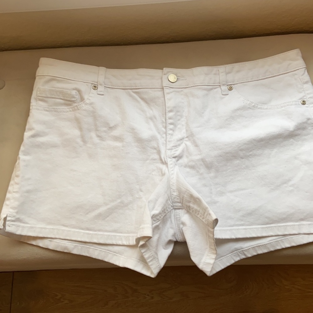 New York & Company white denim shorts